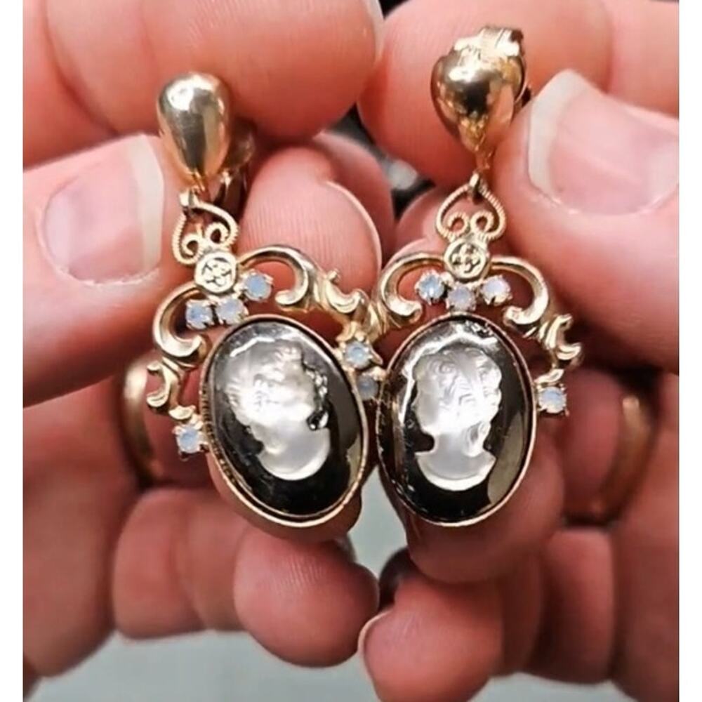Reverse Cameo Dangle Clip On Earrings Silver White Filigree Vintage Gold Tone - Picture 2 of 4